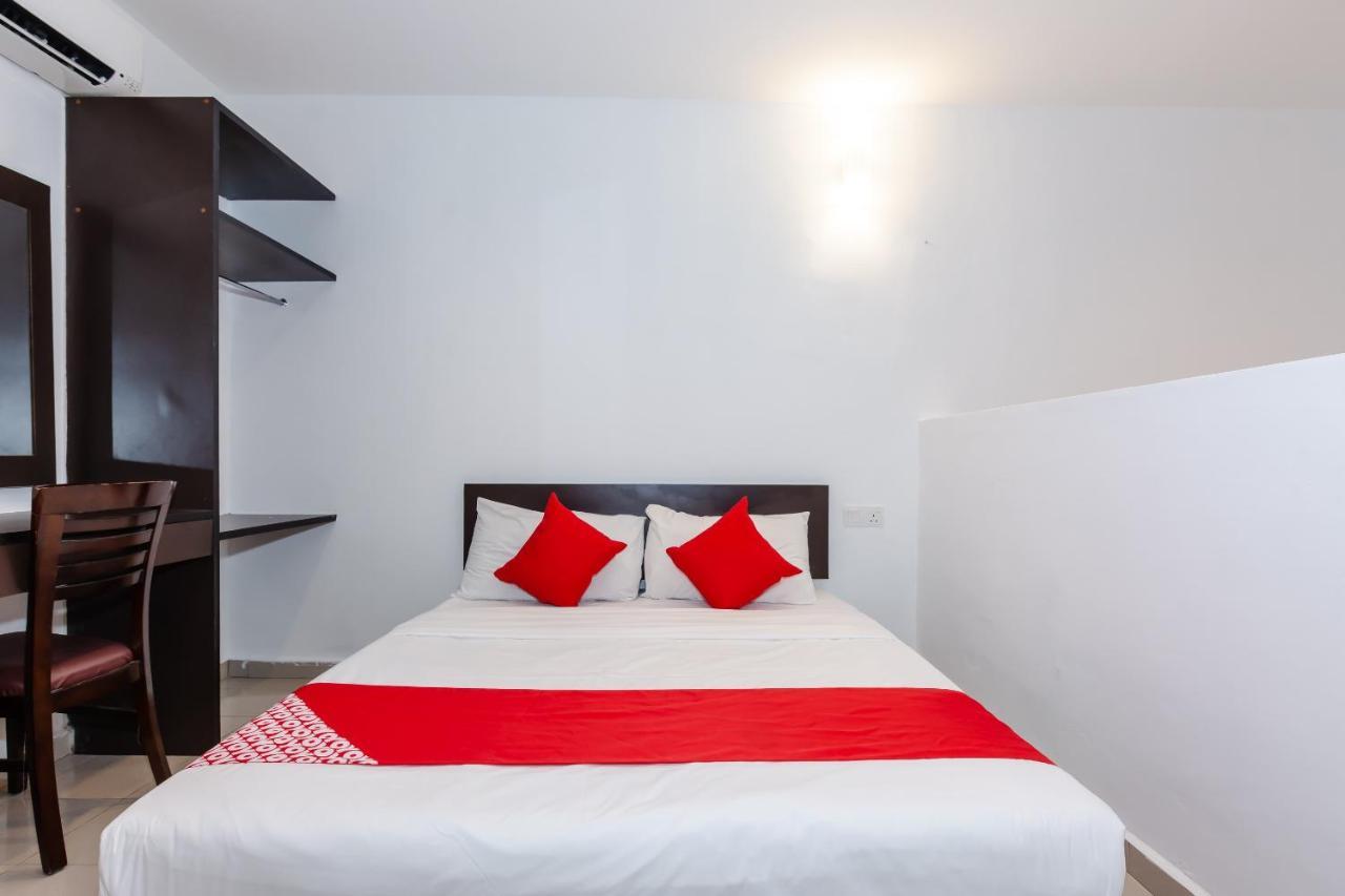 Oyo 1090 Hollitel Hotel Melaka Zewnętrze zdjęcie