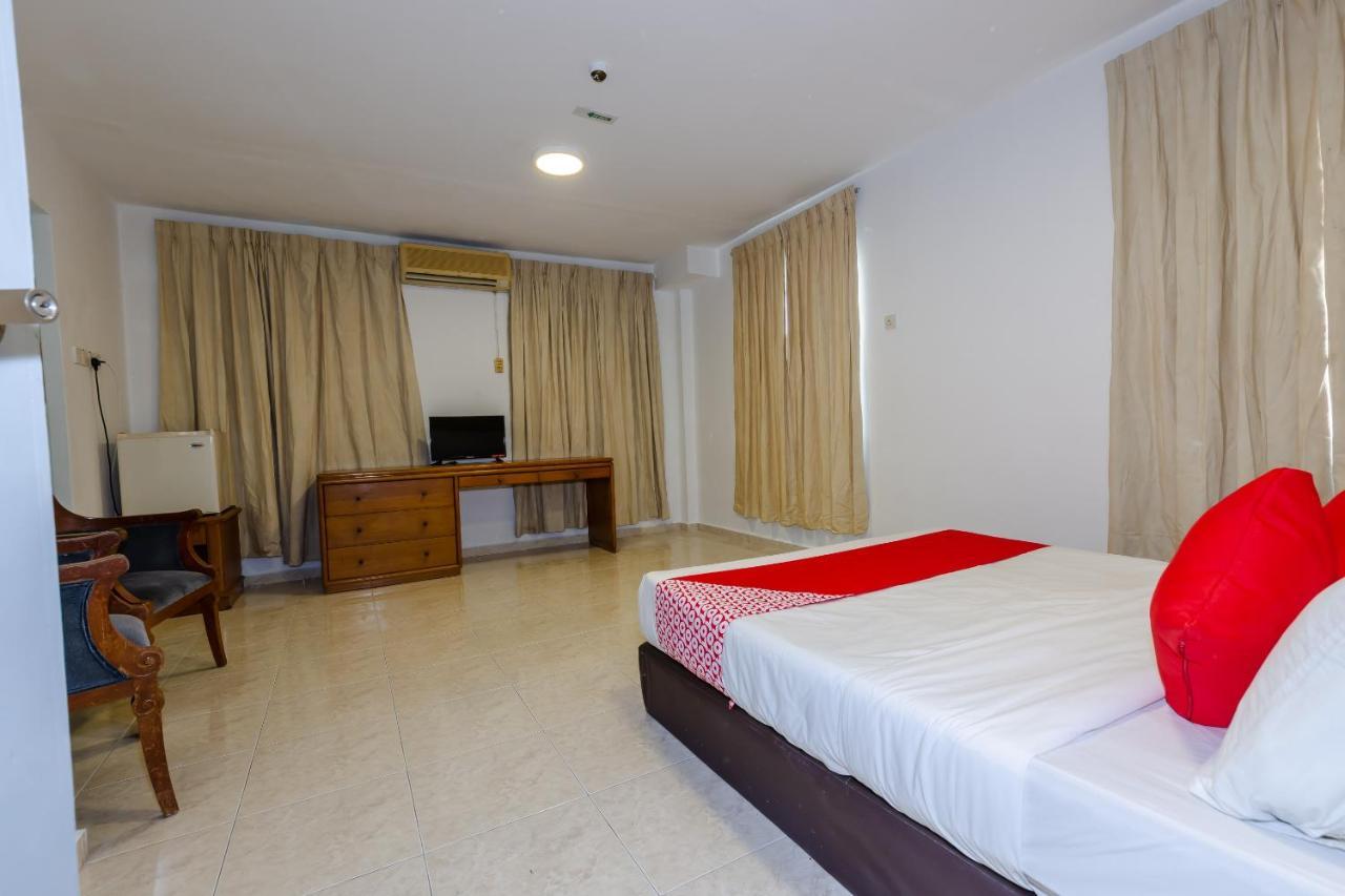Oyo 1090 Hollitel Hotel Melaka Zewnętrze zdjęcie