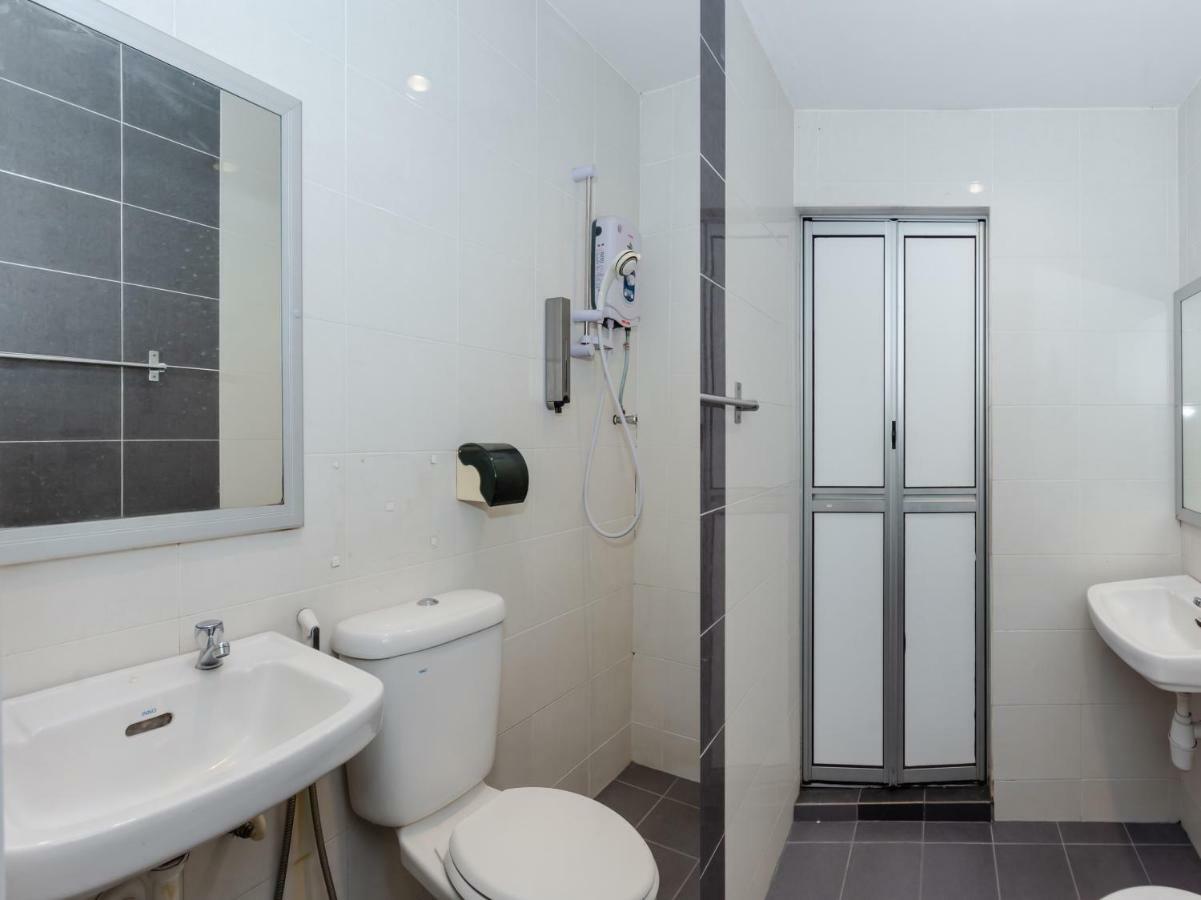 Oyo 1090 Hollitel Hotel Melaka Zewnętrze zdjęcie